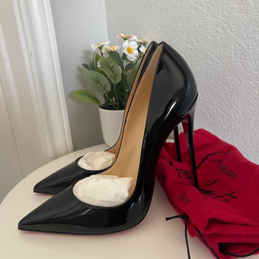 So Kate - Sz 41 - Christian Louboutin Black Patent Leather Stiletto Heels